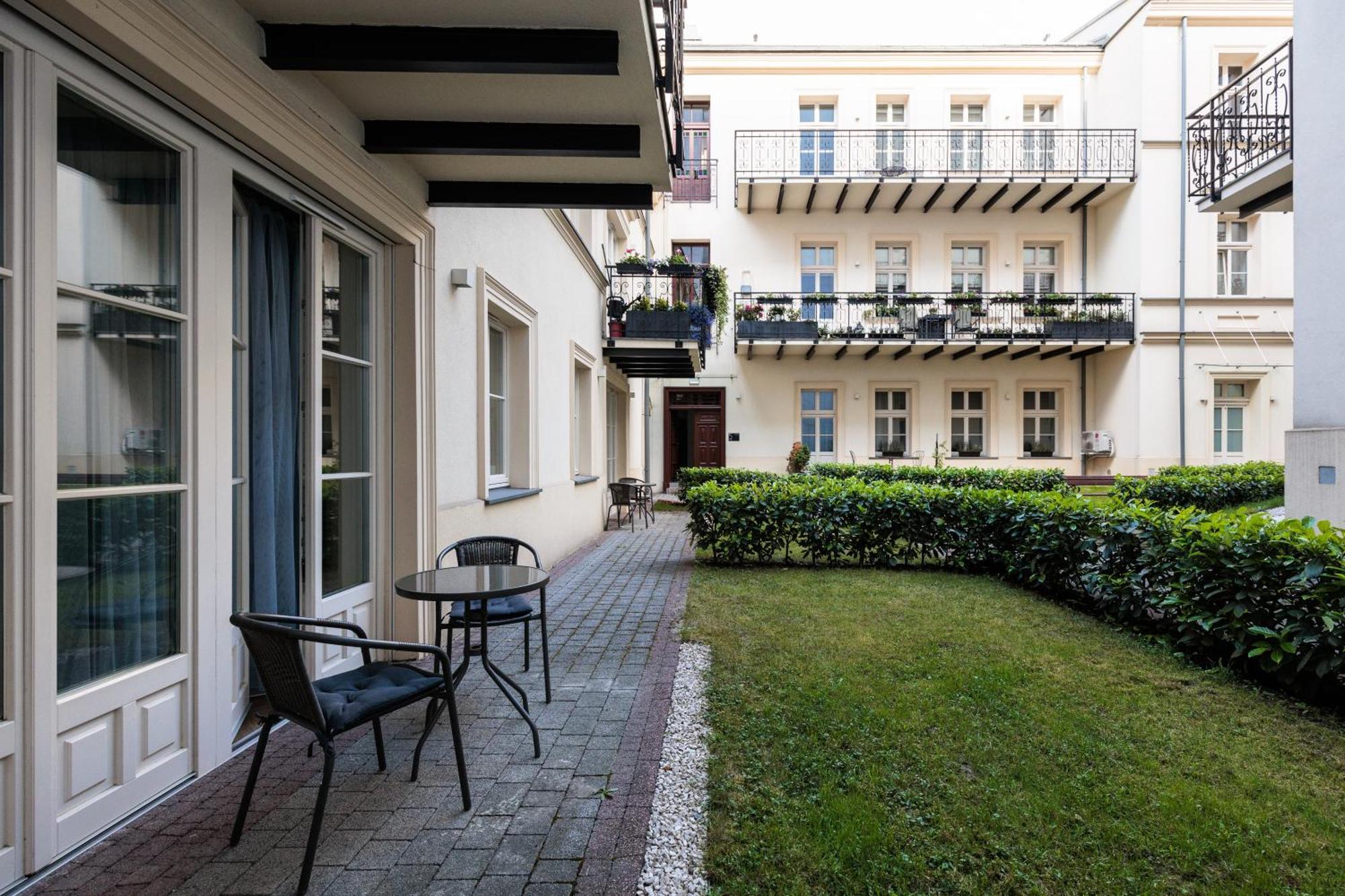 Atrium - Old Town Luxury Apartments - By Upstairs Cracovia Exterior foto