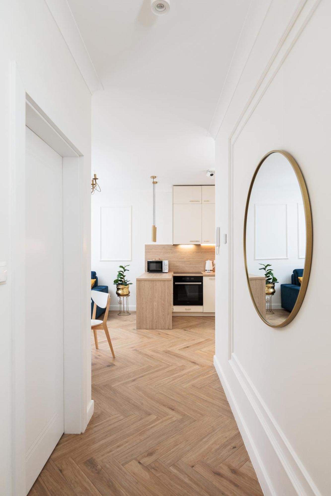 Atrium - Old Town Luxury Apartments - By Upstairs Cracovia Exterior foto